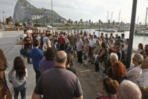 Homenajean al hombre de 77 años fallecido en La Línea tras una agresión