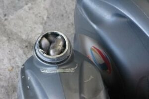 La Guardia Civil interviene 39 kilos de hachís en garrafas de aceite de motor