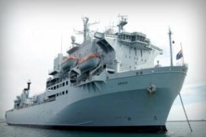 El barco de la Royal Navy contra el ébola recala en Gibraltar