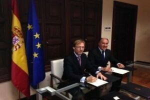 Firmado el acuerdo para rehabilitación de edificios y viviendas en Piñera y Saladillo