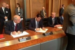 Gibraltar firma el acuerdo multilateral sobre el intercambio automático de información