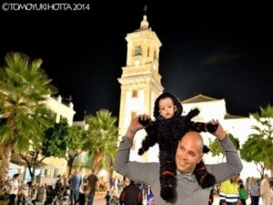 Terroríficas criaturas con sonrisa de niño. Por Tomoyuki Hotta