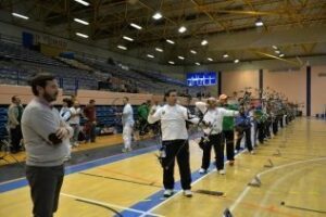 Sesenta arqueros participan en el campeonato del Club Sagitta en el Pabellón Municipal