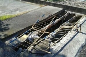 IU reclama actuaciones ante el riesgo que presenta de un socavón en la barriada de pescadores