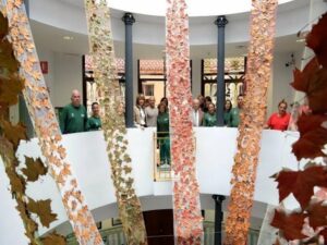 De Salas y Pintor inauguran la decoración de invierno del Kursaal, realizada por el taller de empleo Aromas"