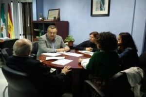 Gavino atiende la comunidad educativa del colegio Barbésula que solicitan un comedor