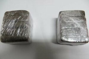 La Guardia Civil detiene a una persona por llevar oculto en la ropa un kilo de hachís