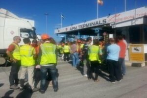 APM y TTI firman el proyecto de acuerdo de reforma consensuado con los estibadores