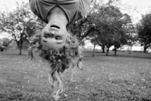 El columpio de Brecht. Por: Ángel Luis Jiménez