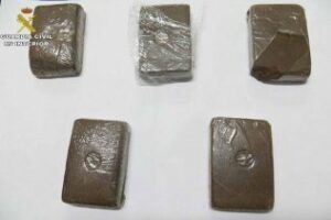 Dos detenidos con 5 kgrs de hachís "al realizar movimientos extraños"