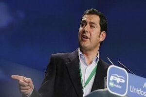 Juanma Moreno pide coordinación y una política razonable ante la llegada de inmigrantes