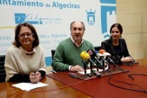 Cid destaca la acogida que ha tenido entre los ciudadanos el arranque de las fiestas navideñas