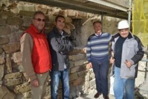 Encuentran La Puerta de Santiago durante la restauración