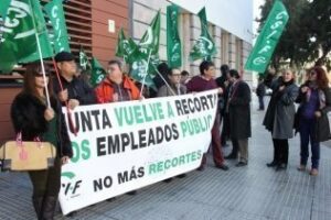 CSIF exige a la Junta el pago íntegro de las pagas extra de sus empleados públicos y el fin de los recortes