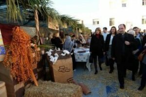 Ruiz y Pintor visitan el belén viviente del Colegio Salesianos
