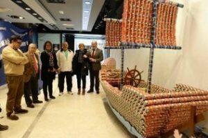 Exposición de creaciones realizadas con latas en Algeciras