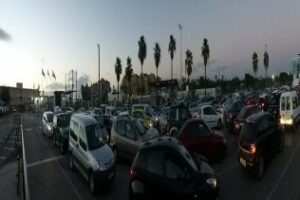 Es inadmisible que los trabajadores paguen con colas para entrar en Gibraltar las políticas del PP"