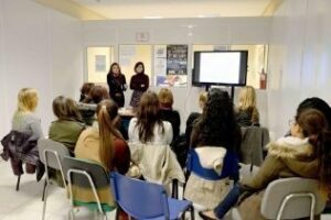 Comienza en Juventud un nuevo taller sobre asesoría de imagen y personal shopper