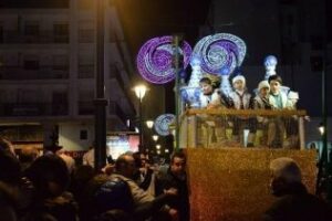La cabalgata de los Reyes Magos llena de ilusión las calles de la ciudad