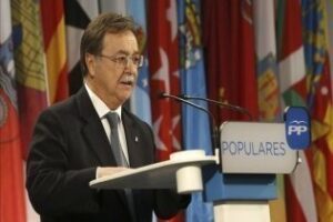 El presidente de Ceuta actuará contra Cepsa por los vertidos en el Estrecho