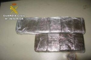 La Guardia Civil detiene a dos personas por tráfico de drogas