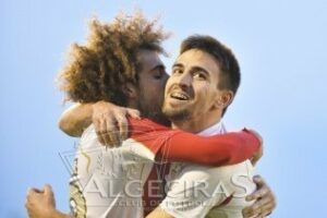 El Algeciras gana en Coria (2-3) y alcanza los 100 puntos