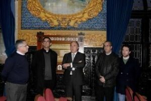 El alcalde recibe al vicario episcopal de la comarca junto a los arciprestes de Algeciras