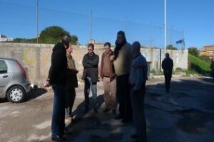 El PA reclama pavimento y limpieza de husillos en La Bajadilla