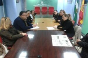 El Subdelegado recibe a una representación de las mujeres que quieren ser estibadoras en el puerto Bahía de Algeciras