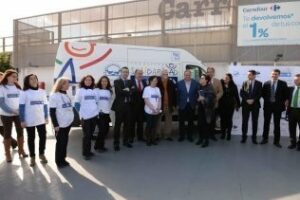 Carrefour entrega una furgoneta frigorífica al Banco de Alimentos