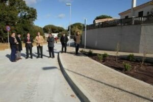 El alcalde inaugura el nuevo viario que conecta las calles Olivo y Chaparro
