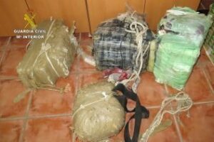 Intervenidos 93 kilos de hachís en Punta Carnero y tres detenidos