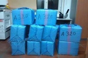 La Guardia Civil interviene 300 kilos de hachís en una furgoneta