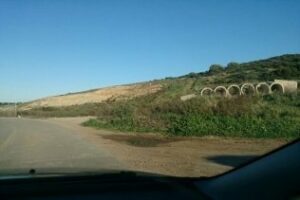 IU denuncia que la obra del paso a nivel de la Cañada de los Tomates continua parada