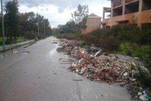 Exigen la eliminación de la escombrera ilegal a lo largo de la calle Emilia Danero