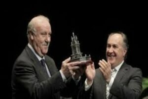 Incómoda ¿Cuánto costó que Del Bosque viniera a Algeciras a hacerse la foto?