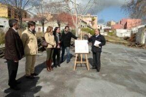 El alcalde facilita a los padres del Conservatorio toda la información sobre la parcela cedida a la Junta de Andalucía
