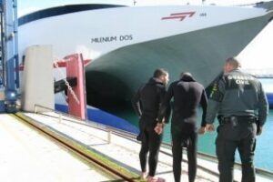 La Guardia Civil intercepta a cinco inmigrantes en el puerto de Algeciras