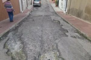 El Psoe reclama actuaciones en la calle artesanos y barriada padre flores