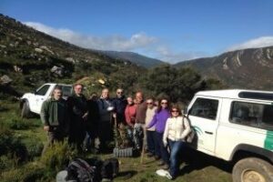 Vecinos y colectivos reforestan montes de Algeciras