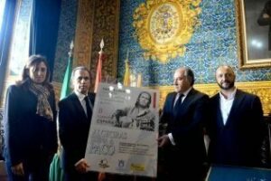 El salón de plenos acoge el homenaje de Correos a Paco de Lucía en el primer aniversario de su muerte