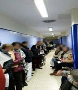 Incómoda ¿Colas de más de una hora para sacar cita para una radiografía?