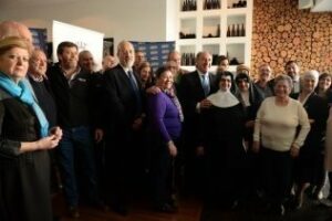 Entrega de donativos de la campaña Navidad con amor"