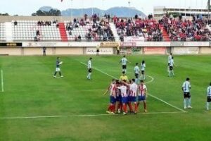 El Algeciras más líder tras vencer al Saluqueño (2-1)