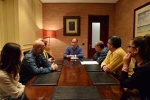 Landaluce se reúne con representantes de los trabajadores de Correos para analizar su situación