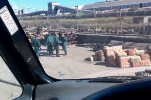 La Guardia Civil interviene dos toneladas de droga y detiene a tres personas en Los Barrios