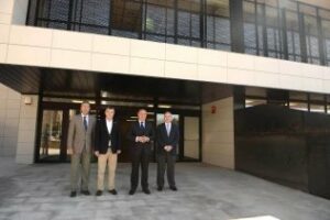 El nuevo edificio de Zona Franca "a falta de sus últimos remates"