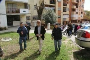 Vecinos de la urbanización Los Arcos se sienten abandonados por el Ayntamiento