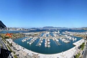 La APBA saca a concurso una parcela comercial frete al puerto de Alcaidesa