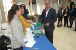 La participación electoral a las seis de la tarde alcanza el 42,98%